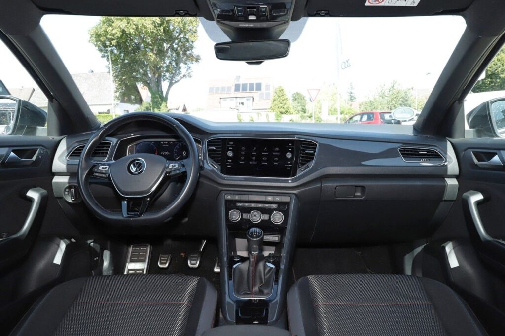 Volkswagen T-Roc Exposé-Bild 11