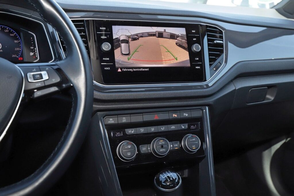 Volkswagen T-Roc Exposé-Bild 13