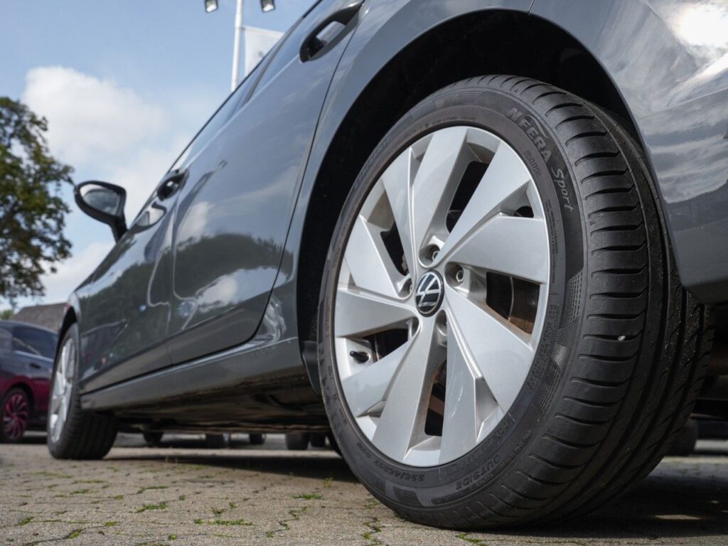 Volkswagen Golf Exposé-Bild 5