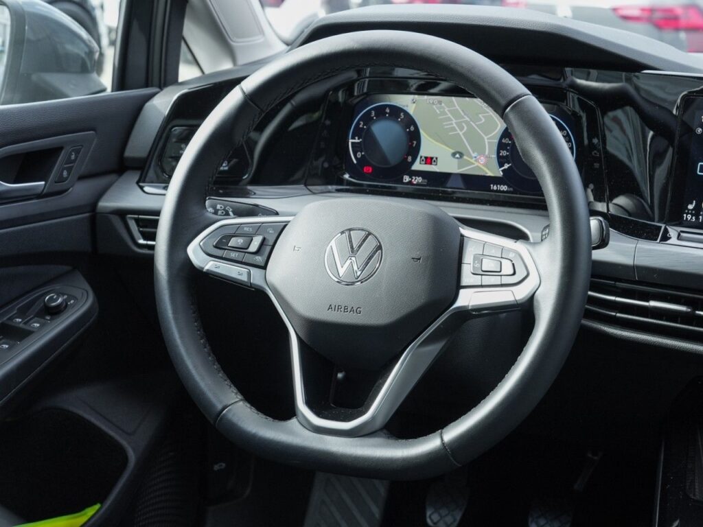 Volkswagen Golf Exposé-Bild 12