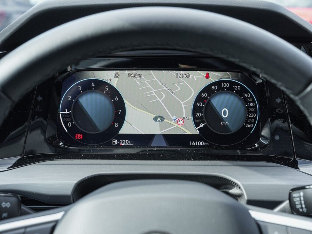 Volkswagen Golf Exposé-Bild 14