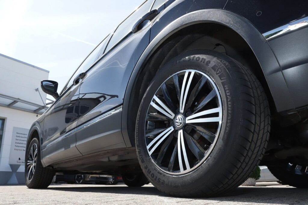 Volkswagen Tiguan Exposé-Bild 5