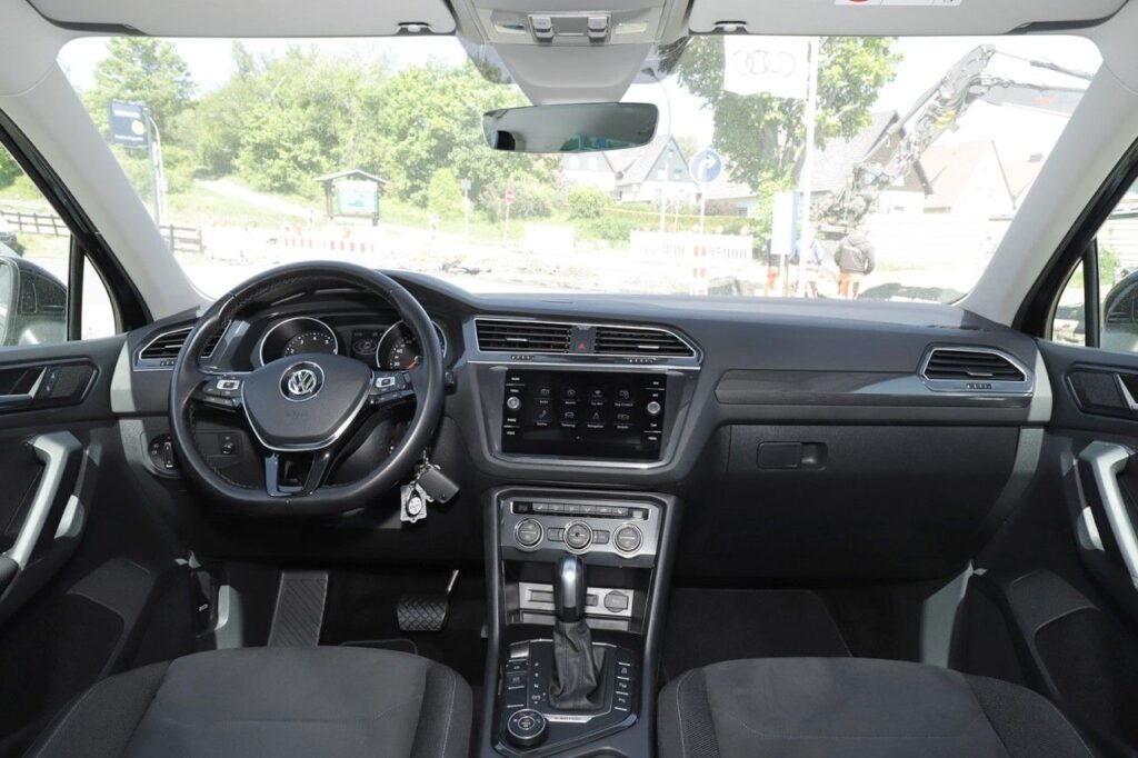 Volkswagen Tiguan Exposé-Bild 10