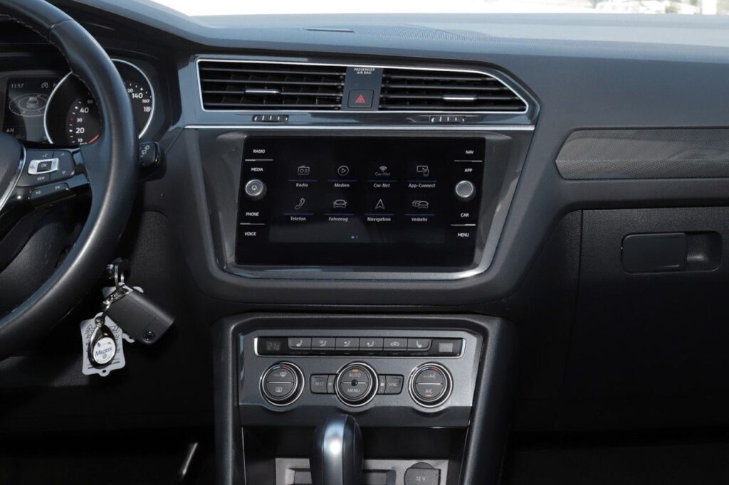 Volkswagen Tiguan Exposé-Bild 12