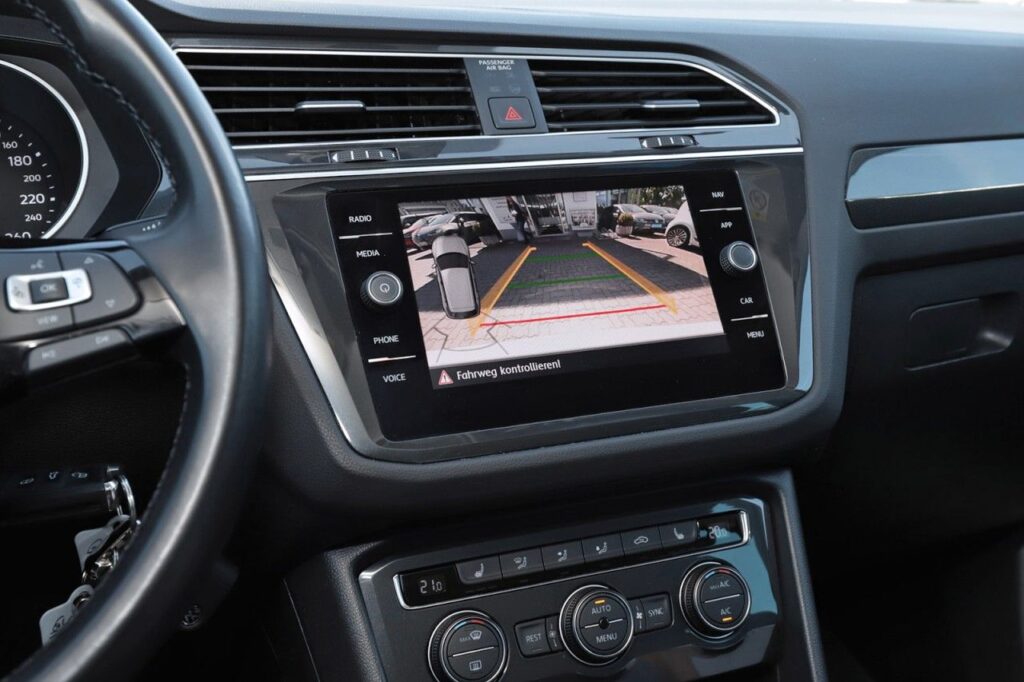 Volkswagen Tiguan Exposé-Bild 14