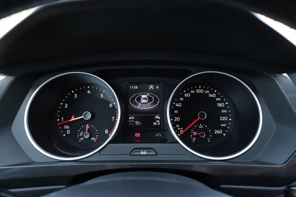 Volkswagen Tiguan Exposé-Bild 15