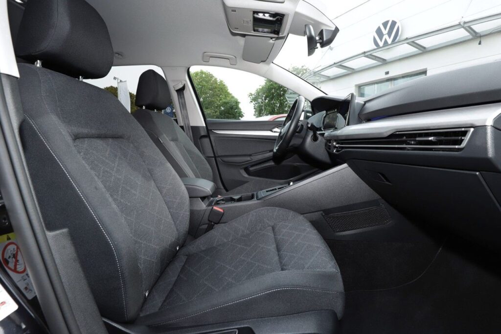 Volkswagen Golf Exposé-Bild 7