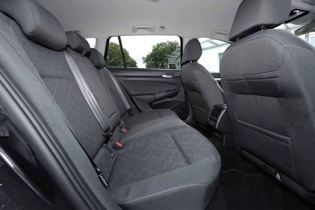 Volkswagen Golf Exposé-Bild 9
