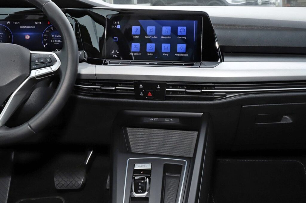 Volkswagen Golf Exposé-Bild 12