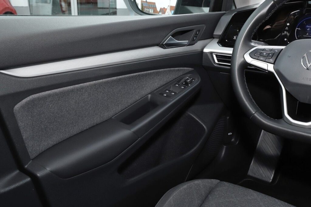 Volkswagen Golf Exposé-Bild 13