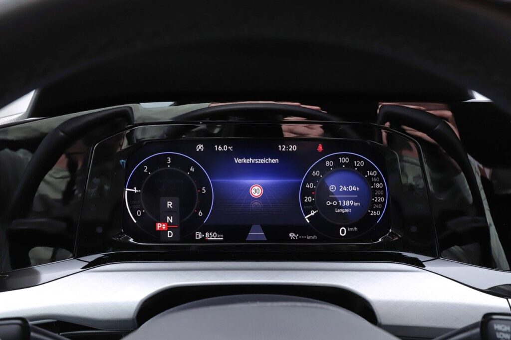 Volkswagen Golf Exposé-Bild 16