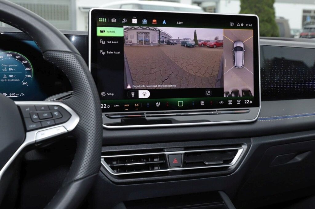 Volkswagen Tiguan Exposé-Bild 15