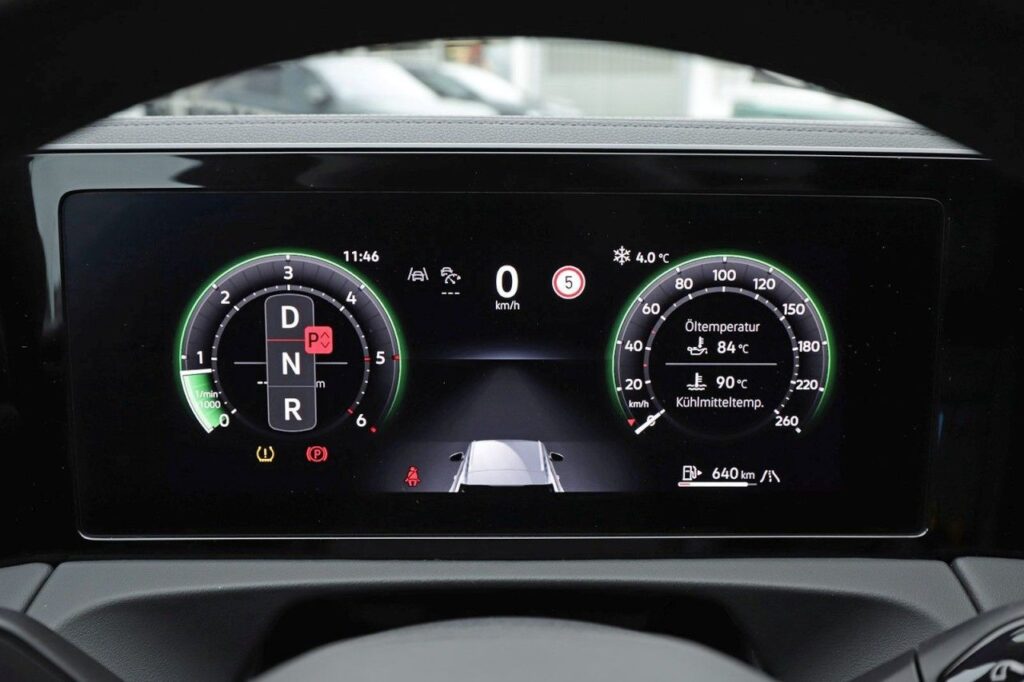 Volkswagen Tiguan Exposé-Bild 16