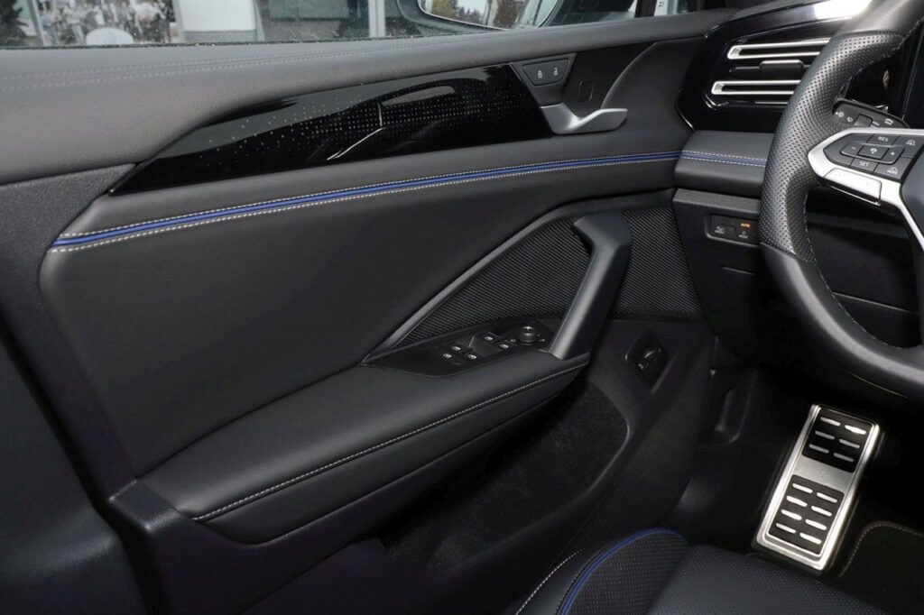 Volkswagen Tiguan Exposé-Bild 17