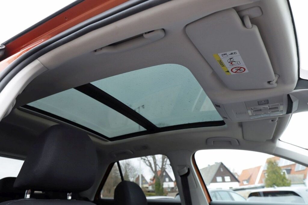 Volkswagen T-Roc Exposé-Bild 13