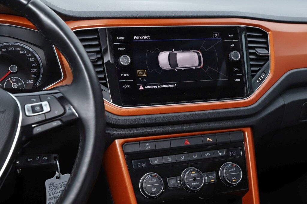 Volkswagen T-Roc Exposé-Bild 15