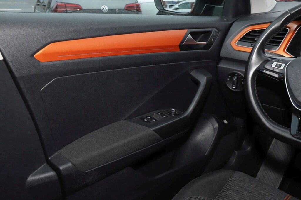 Volkswagen T-Roc Exposé-Bild 17