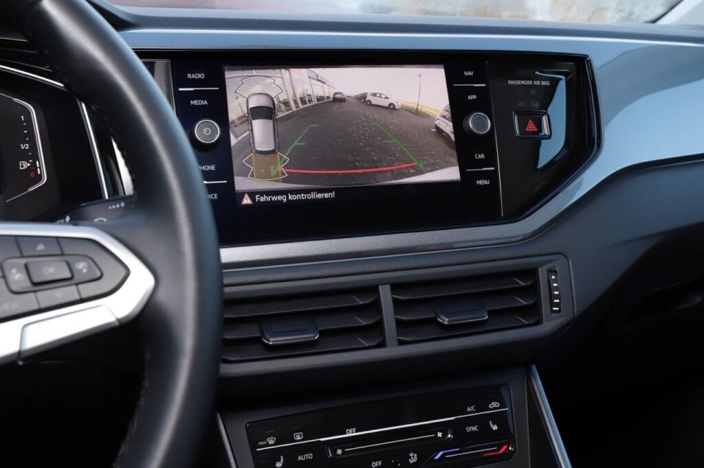 Volkswagen Polo Exposé-Bild 14