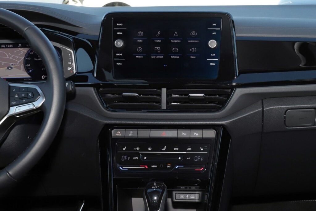 Volkswagen T-Roc Exposé-Bild 12