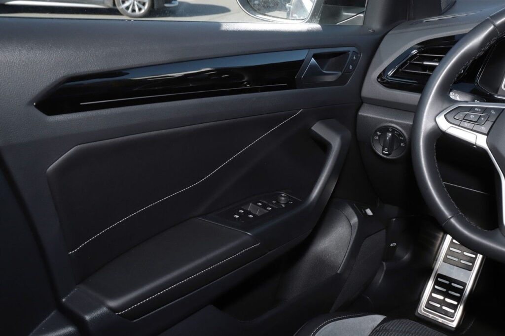 Volkswagen T-Roc Exposé-Bild 13