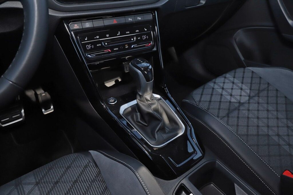 Volkswagen T-Roc Exposé-Bild 14