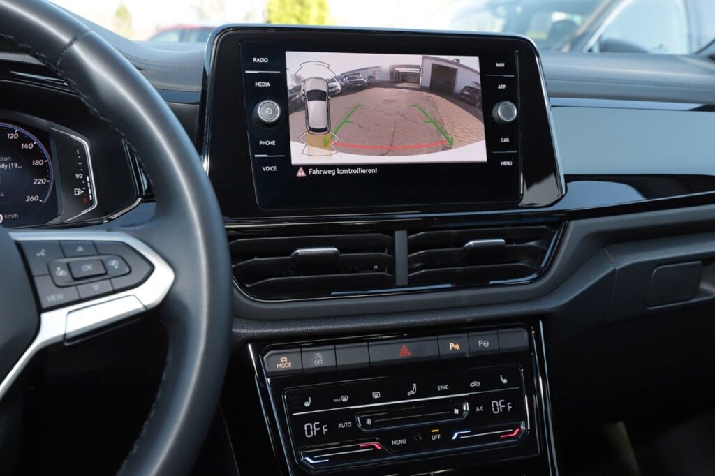 Volkswagen T-Roc Exposé-Bild 15