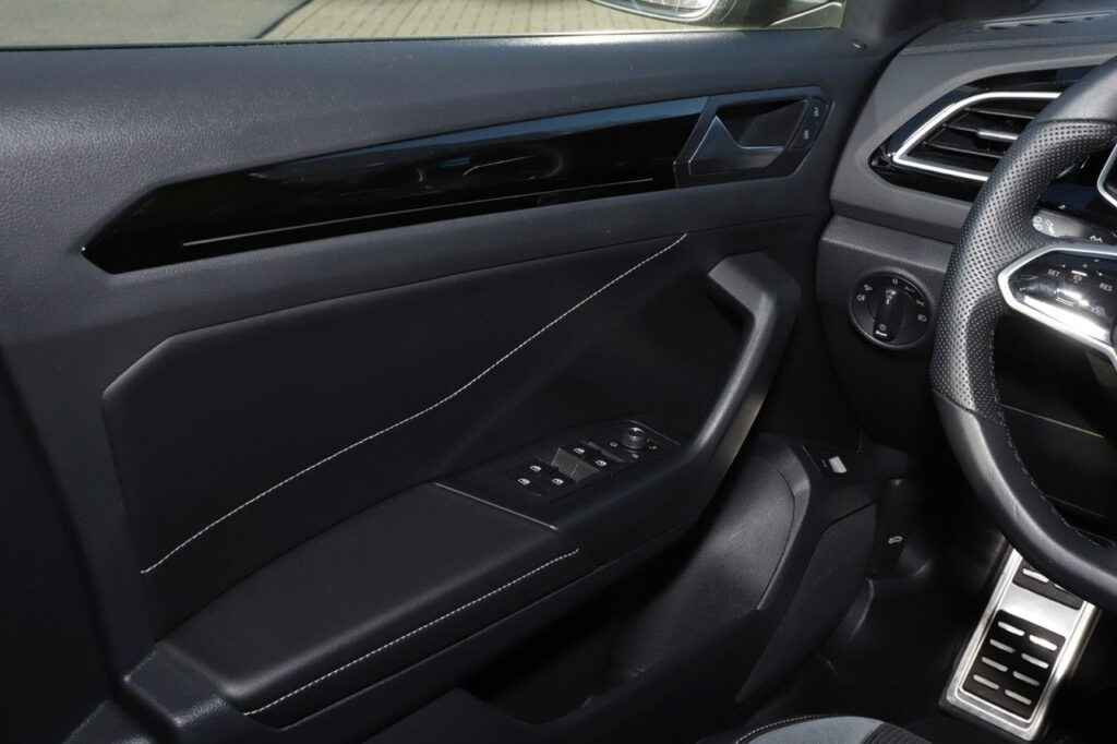 Volkswagen T-Roc Exposé-Bild 13