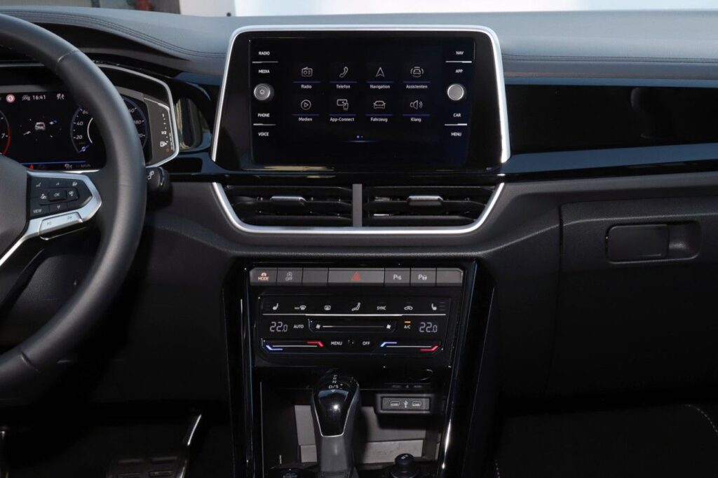 Volkswagen T-Roc Exposé-Bild 12