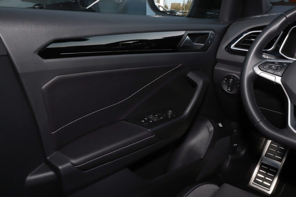 Volkswagen T-Roc Exposé-Bild 13