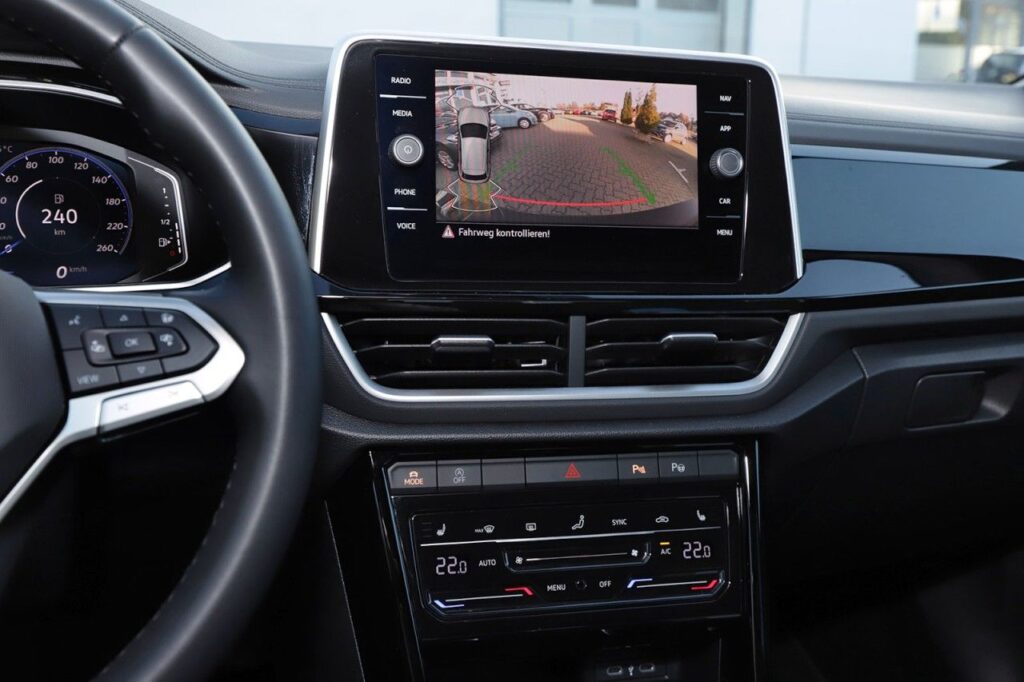 Volkswagen T-Roc Exposé-Bild 15