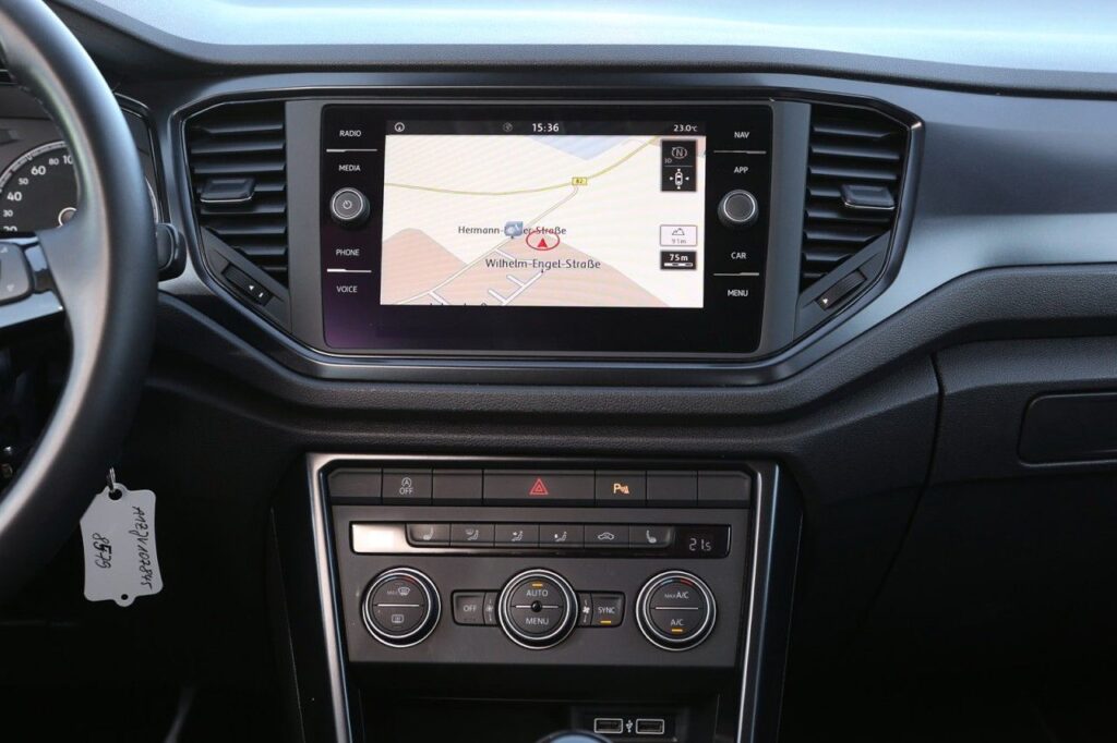 Volkswagen T-Roc Exposé-Bild 13