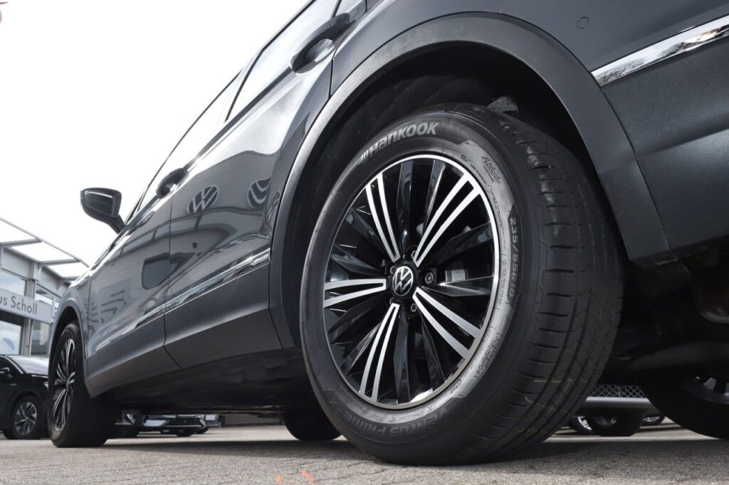 Volkswagen Tiguan Exposé-Bild 5