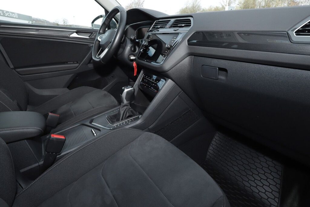 Volkswagen Tiguan Exposé-Bild 8