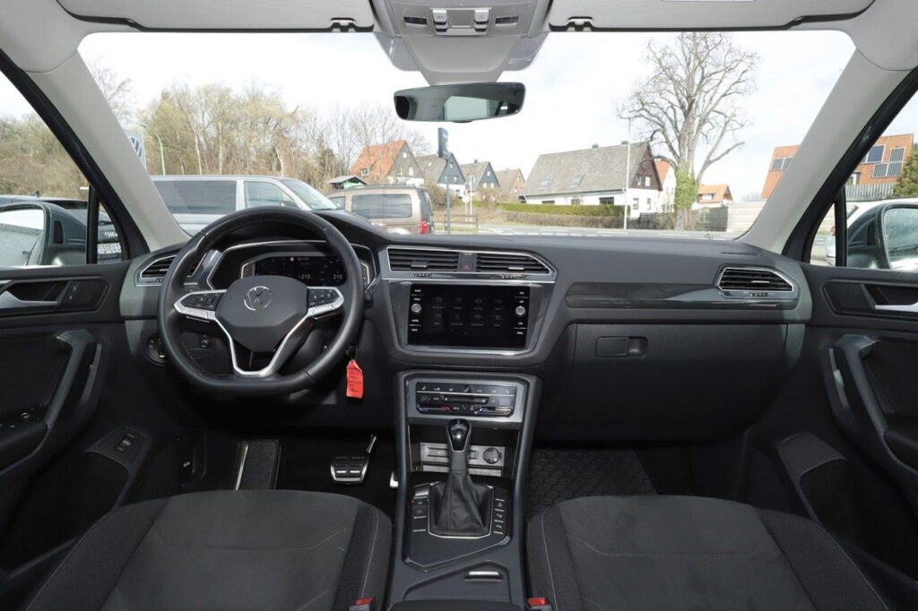 Volkswagen Tiguan Exposé-Bild 10