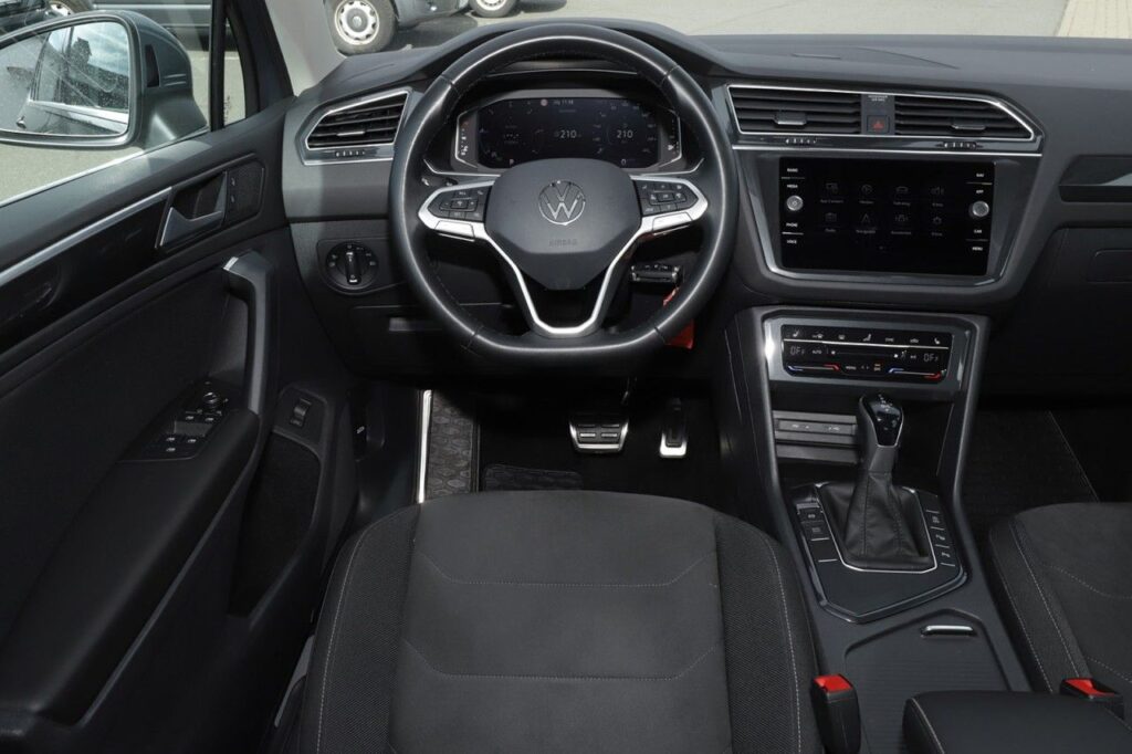 Volkswagen Tiguan Exposé-Bild 11