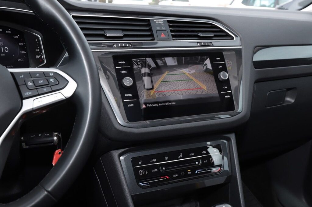 Volkswagen Tiguan Exposé-Bild 12