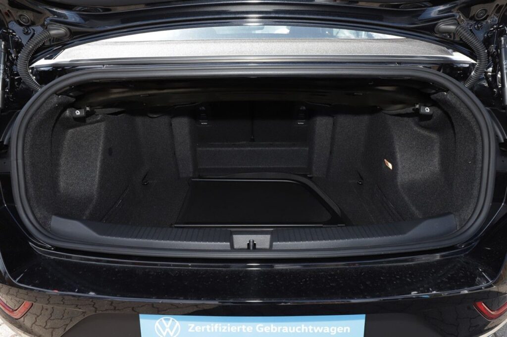 Volkswagen T-Roc Exposé-Bild 6