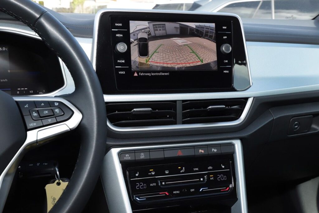 Volkswagen T-Roc Exposé-Bild 12