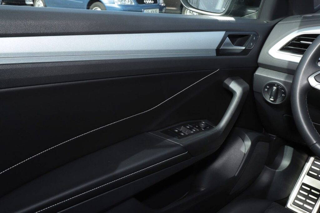 Volkswagen T-Roc Exposé-Bild 15