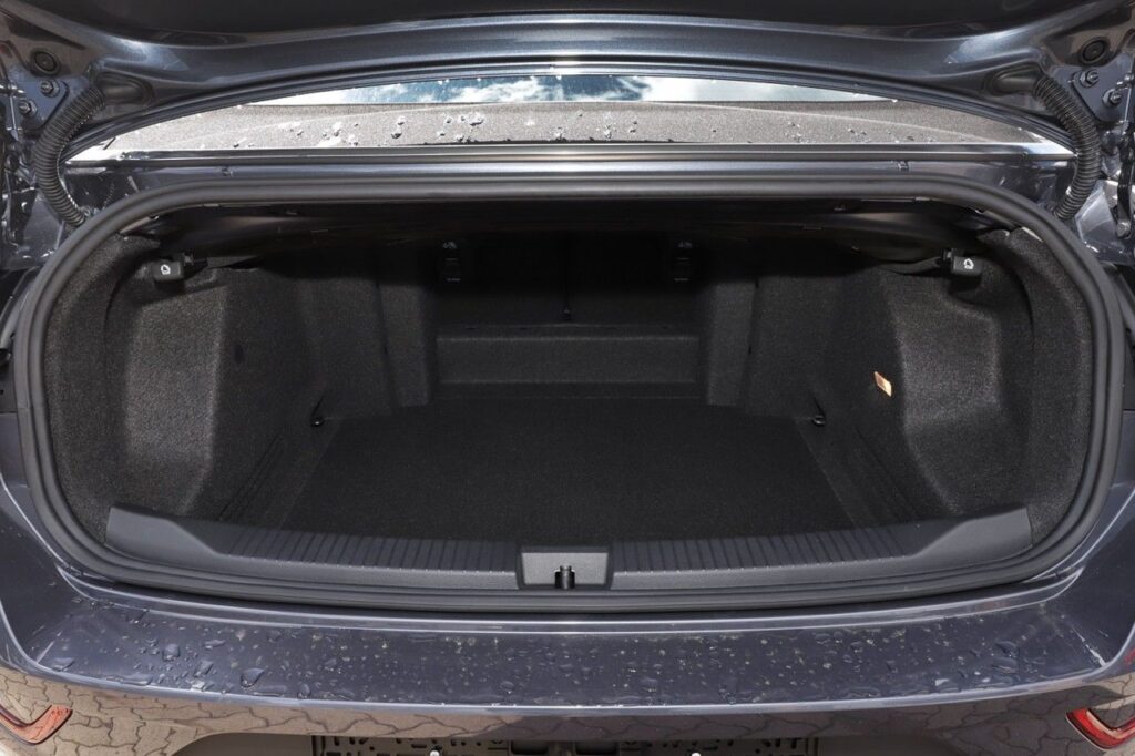 Volkswagen T-Roc Exposé-Bild 6