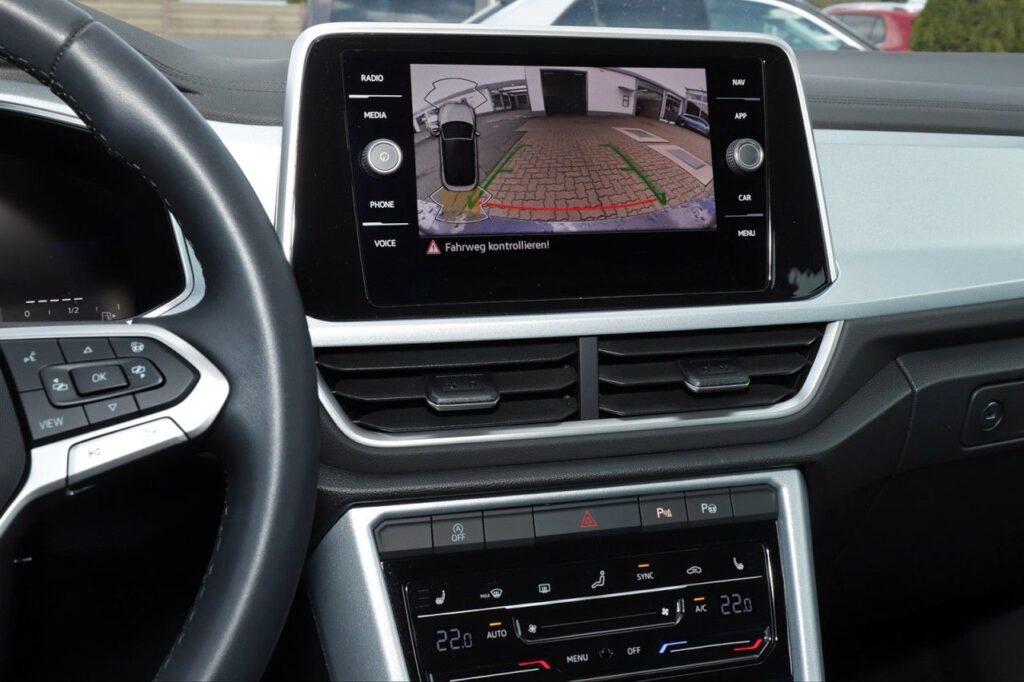 Volkswagen T-Roc Exposé-Bild 12