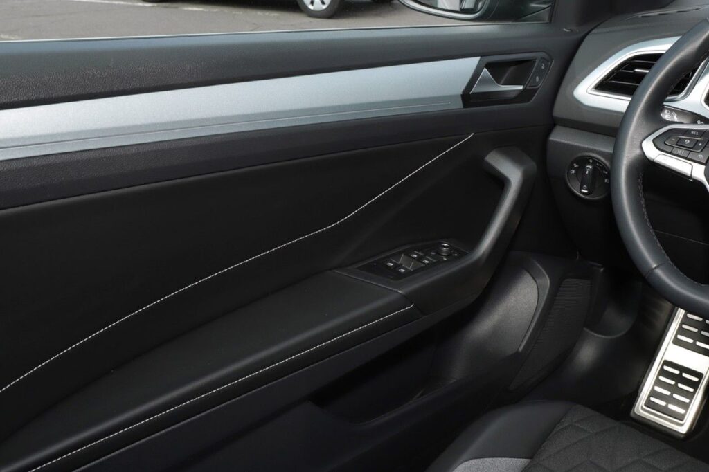 Volkswagen T-Roc Exposé-Bild 15