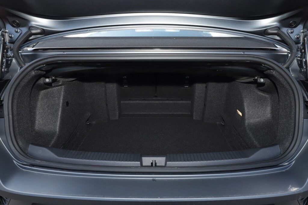 Volkswagen T-Roc Exposé-Bild 6