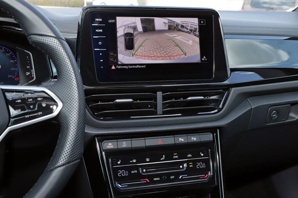 Volkswagen T-Roc Exposé-Bild 12