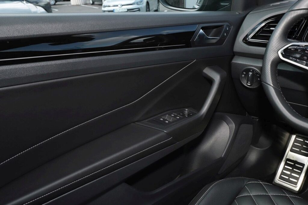 Volkswagen T-Roc Exposé-Bild 15