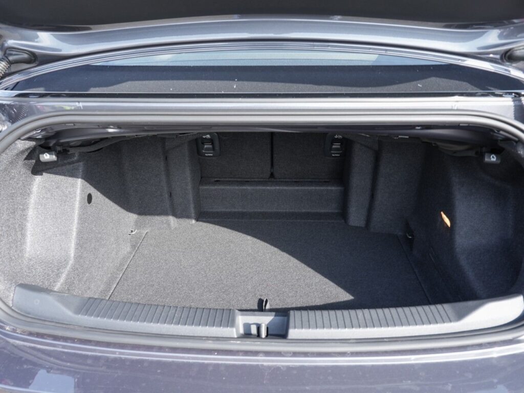 Volkswagen T-Roc Exposé-Bild 6