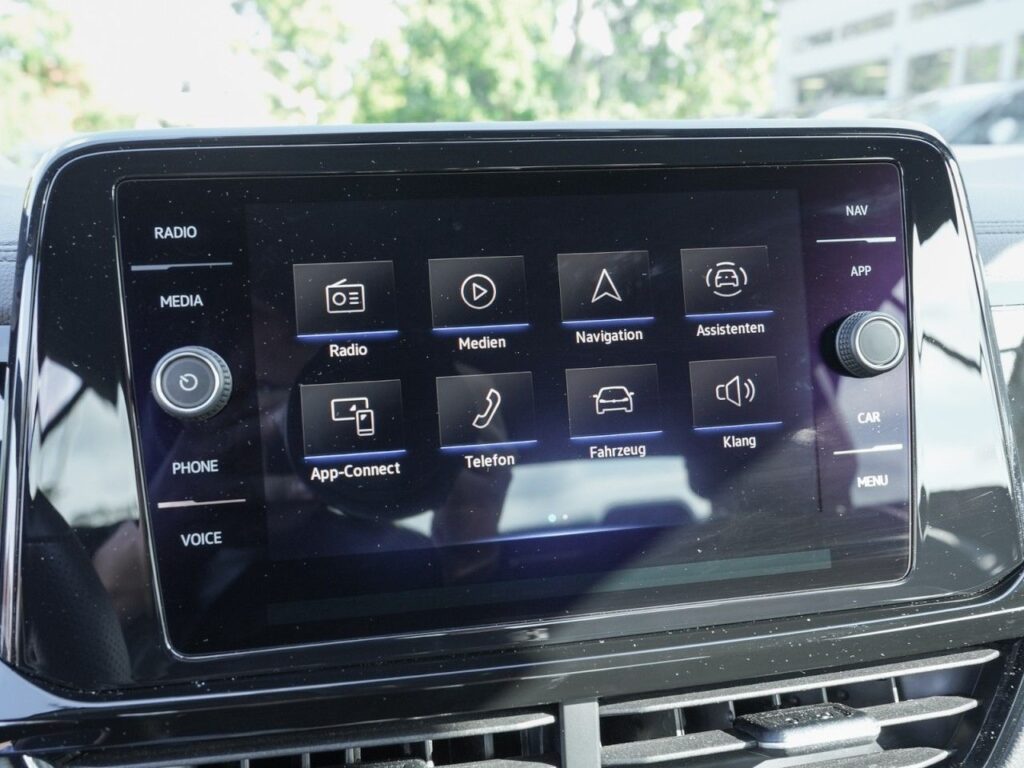 Volkswagen T-Roc Exposé-Bild 12