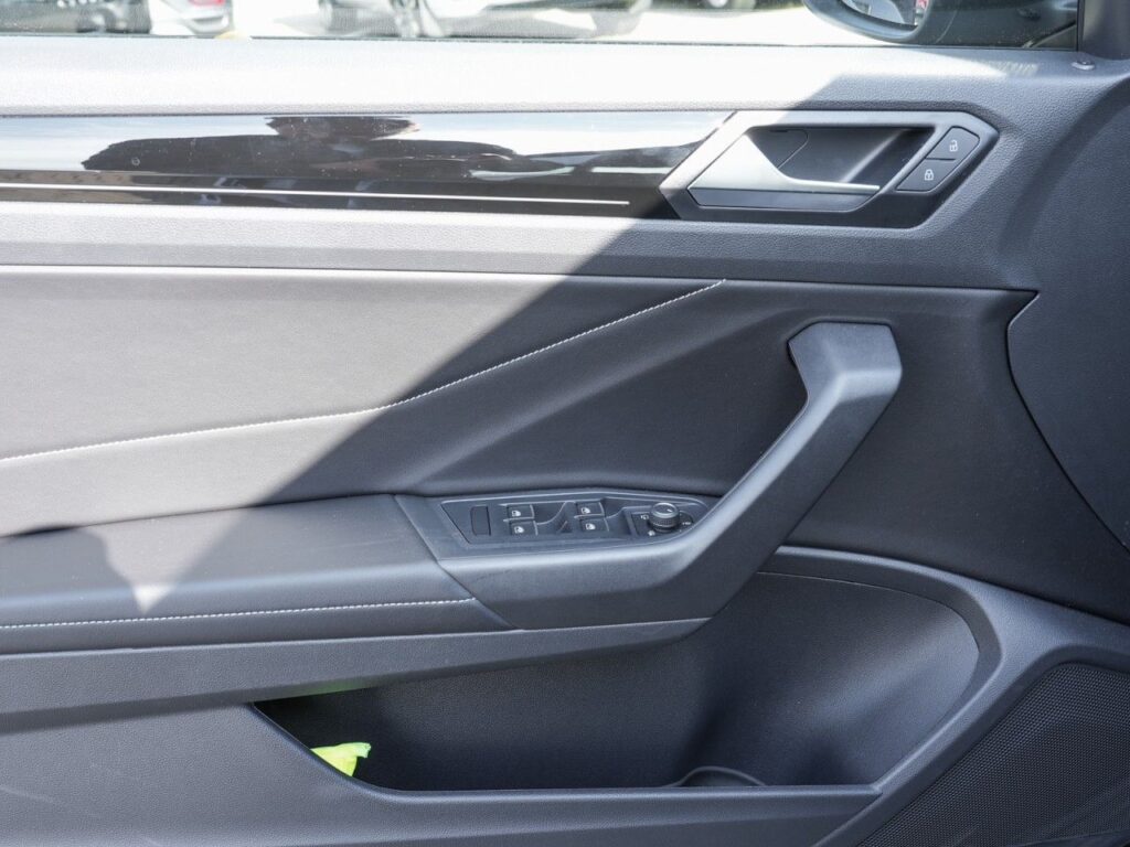 Volkswagen T-Roc Exposé-Bild 13