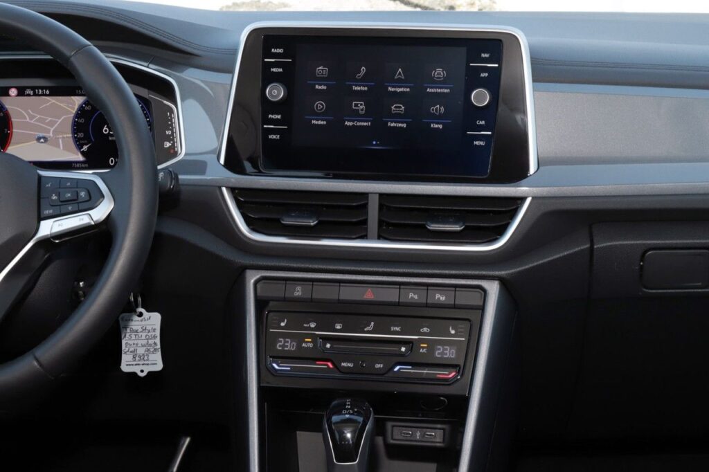 Volkswagen T-Roc Exposé-Bild 12