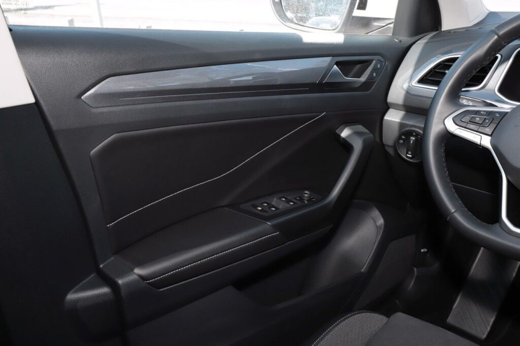 Volkswagen T-Roc Exposé-Bild 16